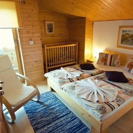 Rodinne Apartmany Alpinka Guest house 3*