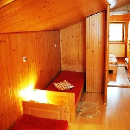 Rodinne Alpinka Konukevi Oscadnica